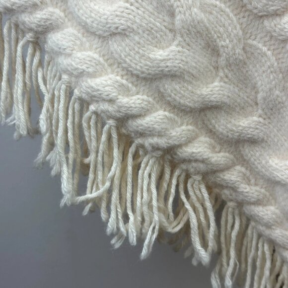 Banana Republic Cable Knit Poncho - Cream - XS/S - EXCELLENT CONDITION - Picture 7 of 9